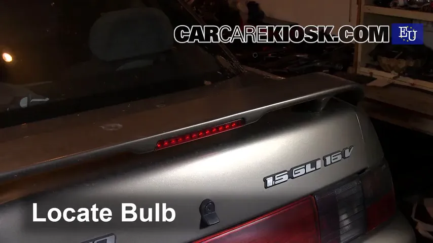 2002 Lada 110 GLI 1.5L 4 Cyl. Éclairage Feu de freinage central (remplacer l'ampoule)